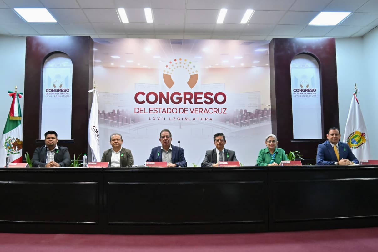 Recibe el Congreso a personas adultas mayores en conversatori